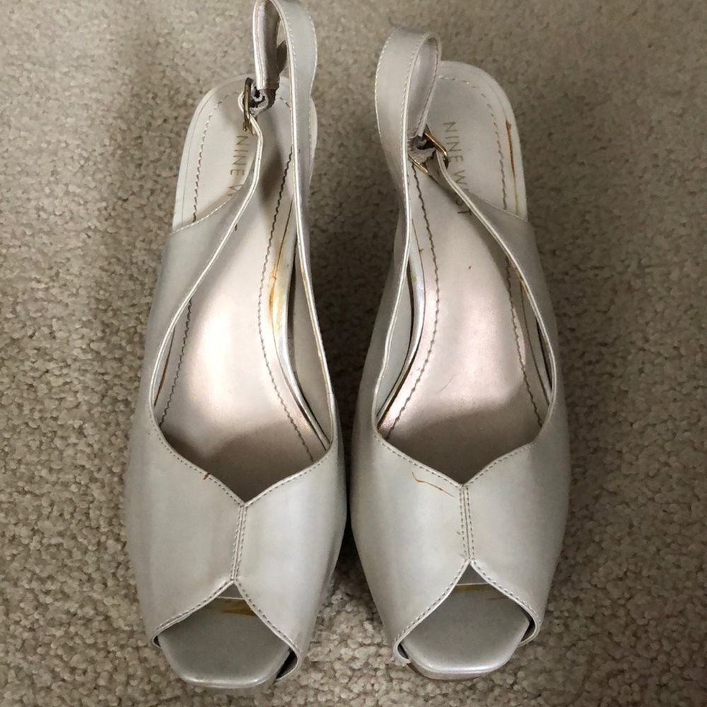 Nude pump with open toe